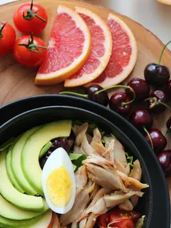 Terlalu sering mengonsumsi makanan yang sangat diproses dan tinggi gula bukan hanya berdampak pada kesehatan dari dalam, tetapi juga bisa terlihat dari luar. [Dok/Freepik.com/Jane T D.].