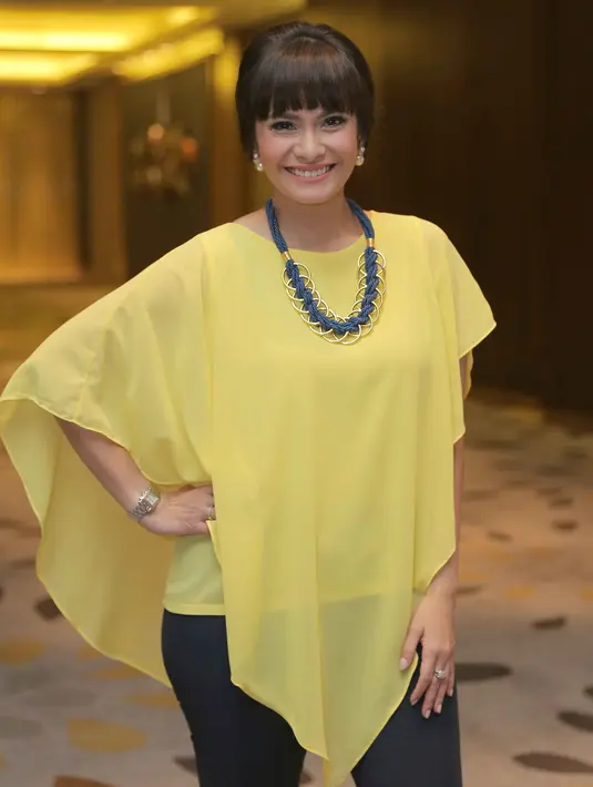 "Aku kebetulan sama suami cita-citanya pengen punya anak dua, terus kan udah punya dua dan dua-duanya cewek," kata Ersa Mayori di Hotel Pullman, Jalan MH Thamrin, kawasan Menteng, Jakarta Pusat, Kamis (18/8). (Andy Masela/Bintang.com)