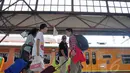 Arus balik dengan menggunakan moda transportasi kereta api akan melonjak pada hari Sabtu (2/8/14) - Minggu (3/8/14). (Liputan6.com/Faizal Fanani)