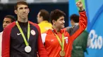 Perenang muda Singapura, Joseph Isaac Schooling bukan hanya mempersembahkan medali emas pertama Olimpiade 2016 bagi negaranya, tetapi juga mengalahkan idolanya, Michael Phelps, atlet renang asal AS. (REUTERS/Stefan Wermuth)