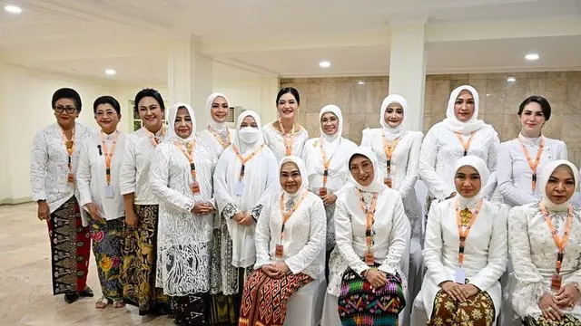 6 Potret Arumi Bachsin Dilantik Sebagai Ketua Dekranasda, Terhormat Kemballi Emban Amanah