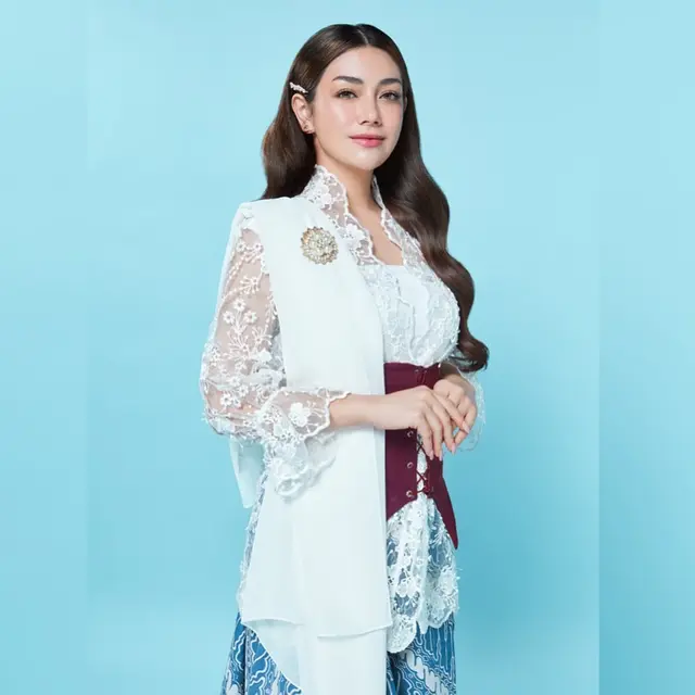 Model Kebaya Modern Ala Celine Evangelista, Inspirasi Fashion Menambah Keanggunan (credit: instagram/celine_evangelista).