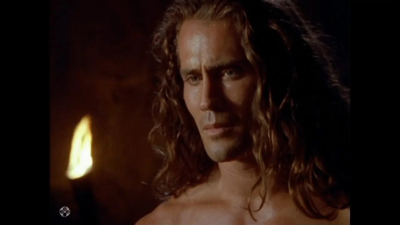 Joe Lara sebagai Tarzan di Tarzan: The Epic Adventures (Keller Siegel Entertainment/ Seagull Entertainment via IMDb)