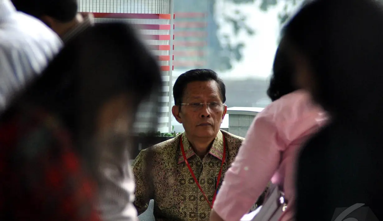 Kasianur Sidauruk diperiksa sebagai saksi dalam kasus dugaan suap kepada Hakim MK dalam gugatan Pilkada Kabupaten Tapanuli Tengah pada 2011, Senin (15/12/2014). (Liputan6.com/Miftahul Hayat)