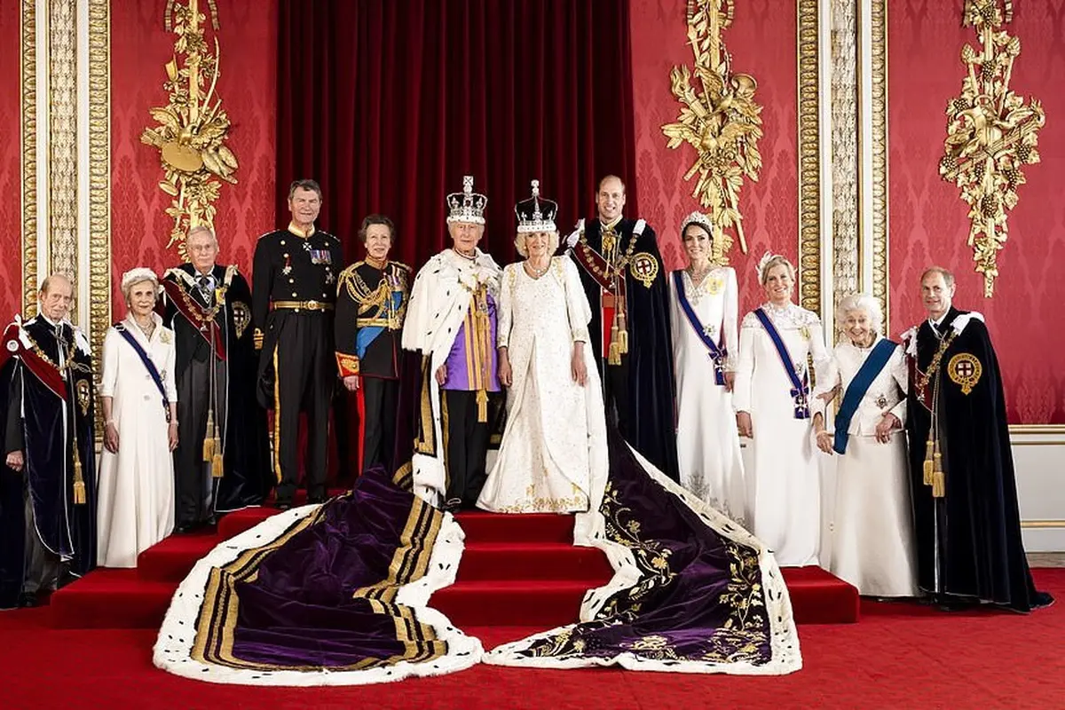 Potret Resmi Anggota The Royal Family Usai Penobatan Raja Charles III