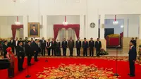 Presiden Jokowi resmi melantik sembilan anggota komisioner Komisi Pengawas Persaingan Usaha (KPPU) periode 2018-2023. (Merdeka.com/Titin)