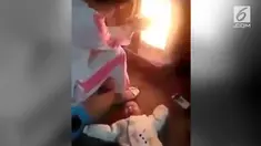 Video kekerasan pada bayi terjadi di Vietnam. Seorang Ibu tega memukul bayinya sendiri hanya karena sang bayi menangis.