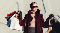 Ilustrasi shopping, belanja. (Photo by freestocks on Unsplash)