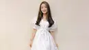 Mengenakan simple dress sederhana berwarna putih, Natasha Wilona tetap terlihat menawan. Apalagi makeup natural yang ia pakai, memberi kesan sederhana dan cantik.(Liputan.com/IG/@natashawilona12)