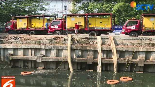 Saat ditelusuri di kawasan Jakarta Pusat, tampak saluran air di sekitar rumah produksi tempe dan tahun tercemar limbah dan menimbulkan bau tak sedap.