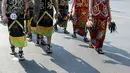 Sejumlah peserta parade membanjiri Bundaran Hotel Indonesia, Jakarta, Minggu, (6/9/2015). Parade tersebut dalam rangka memperingati Hari Pelanggan Nasional yang diperingati setiap 4 September. (Liputan6.com/Helmi Afandi) 