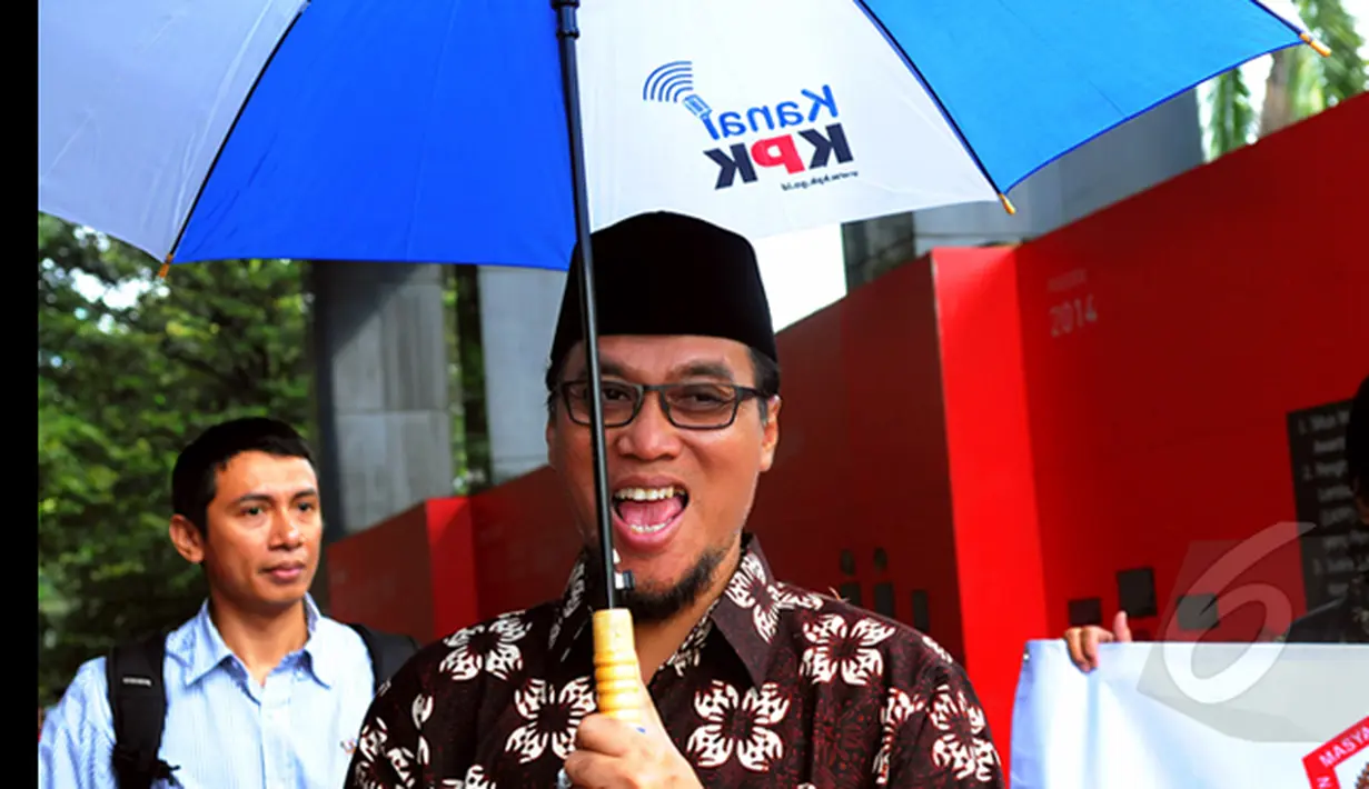 Mantan Pimpinan KPK, M. Yasin mendatangi gedung Komisi Pemberantasan Korupsi (KPK), Jakarta, Senin (19/1/2015). Kedatangan M Yasin untuk mengisi salah satu acara radio yang ada di gedung KPK, Jakarta. (Liputan6.com/Faisal R Syam)