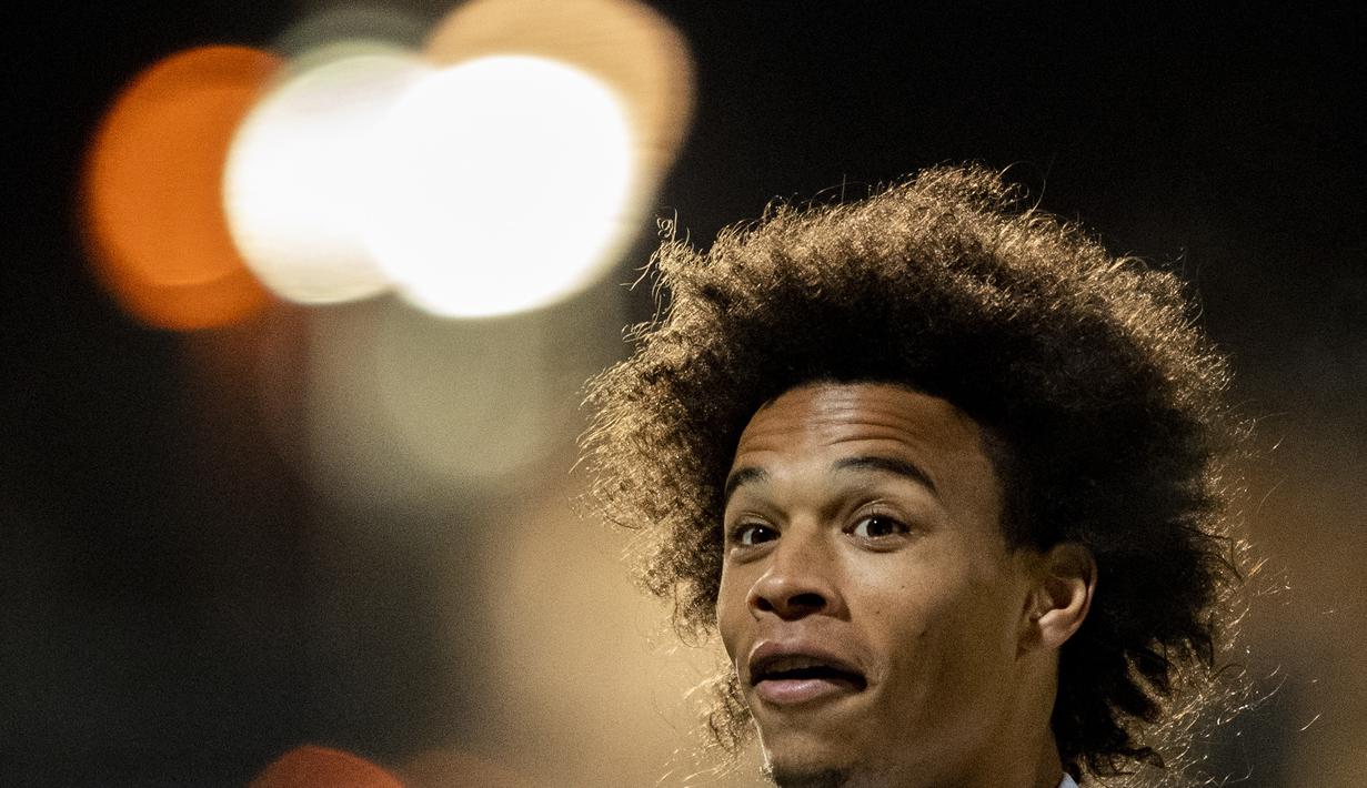 Gelandang Manchester City, Leroy Sane kembali dipanggil ke skuad Jerman usai tidak dipanggil di pegelaran Piala Dunia 2018. (AFP/Robert Michael)