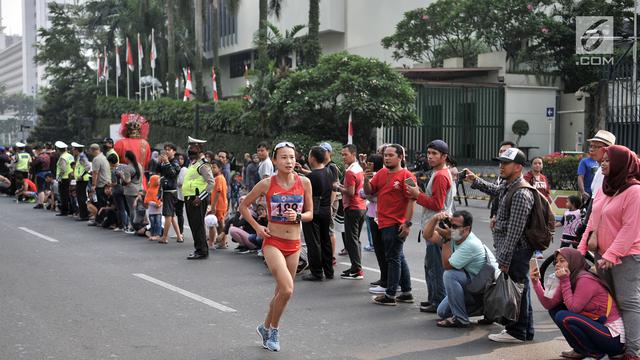 Antusiasme Warga Nonton Lari Maraton Asian Games 2018