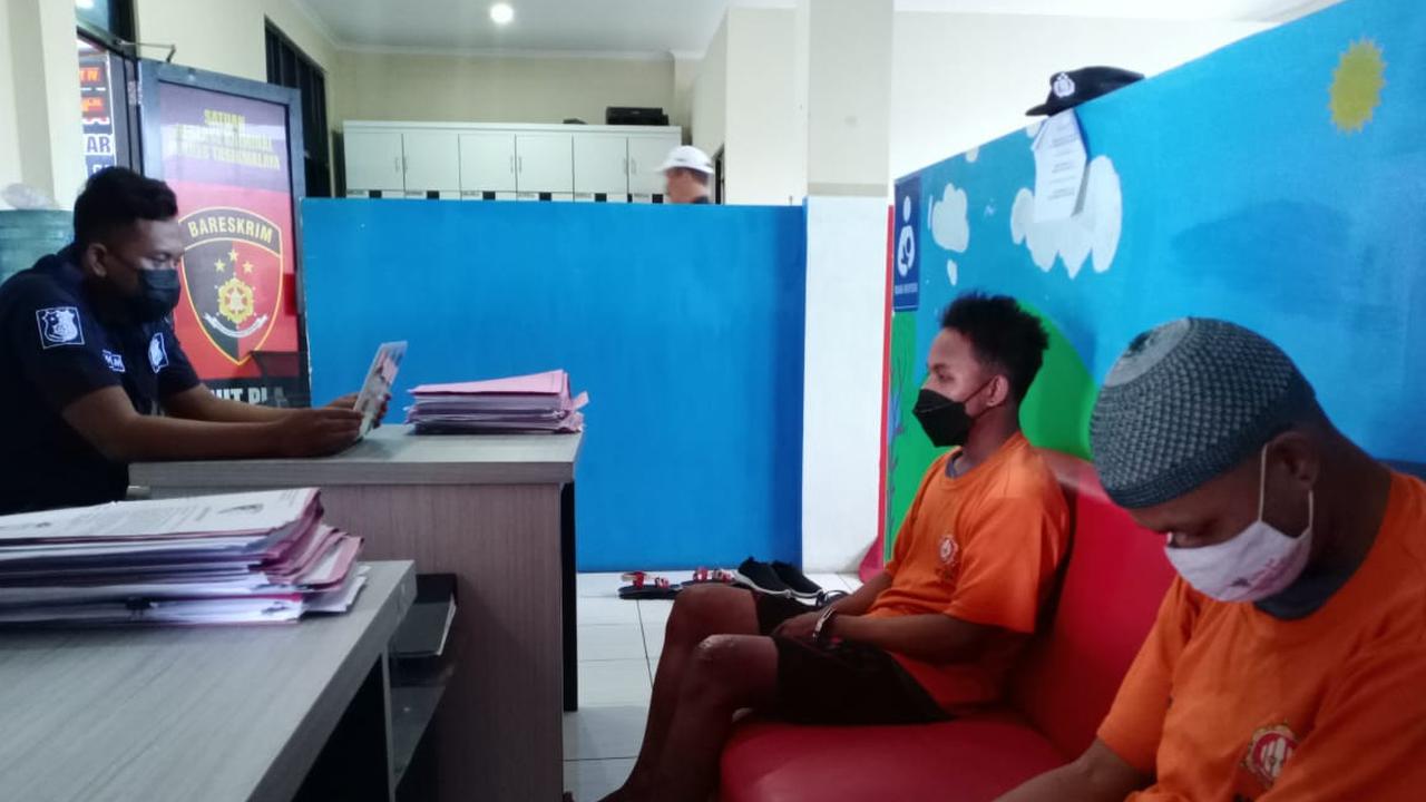 DA (19) dan MA (21) dua pemabuk warga Desa/Kecamatan Sariwangi, Kabupaten Tasikmalaya, Jawa Barat, akhirnya berurusan dengan hukum setelah mencabuli S, gadis difabel, Minggu (16/1/2022) malam.