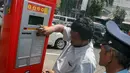 Untuk sementara pembayaran sistem parkir meter ini menggunakan koin Rp 500 dan Rp 1.000, Jakarta, (25/9/14). (Liputan6.com/Faizal Fanani) 