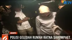 Puluhan polisi dikerahkan untuk menggeledah rumah aktivis senior ini.
