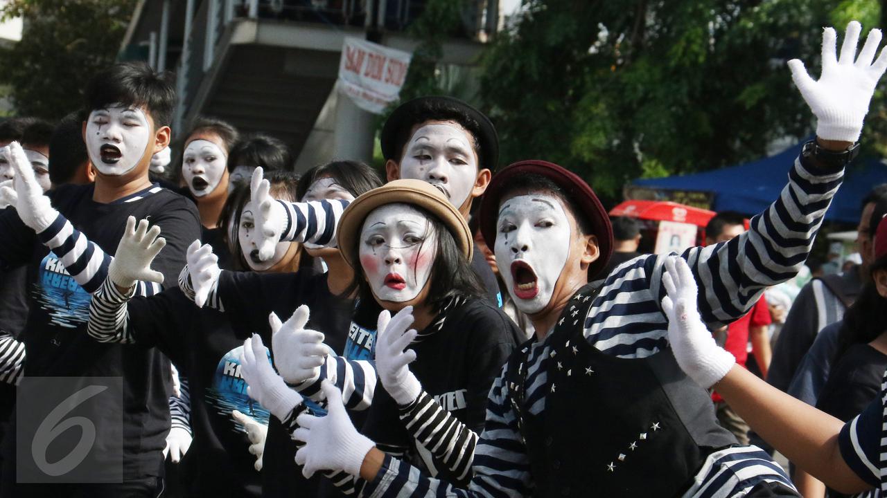 20170319- Seniman Pantomim Rayakan World Mime Day di CFD-Jakarta- Angga Yuniar