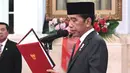 Jokowi menjelaskan alasannya menunjuk Budi Arie Setiadi sebagai Menkominfo  menggantikan Johnny G. Plate yang ditetapkan menjadi tersangka kasus korupsi BTS 4G. (Biro Pers Sekretariat Presiden/Kris)