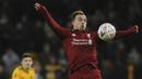 Gelandang Liverpool, Xherdan Shaqiri, mengontrol bola saat melawan Wolverhampton Wanderers pada laga Piala FA di Stadion Molineux, Senin (7/1). Liverpool takluk 1-2 dari Wolverhampton Wanderers. (AP/Rui Vieira)