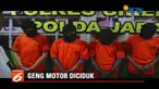 Dalam aksinya kawanan biasanya beraksi secara bergerombol dan mencari target secara acak, siapapun yang ditemui.