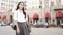Sandra Dewi dikenal sebagai salah satu artis sekaligus sosialita yang aktif di media sosial. Tentu saja, gaya penampilannya tak lepas dari perhatian netizen. (Liputan6.com/IG/@sandradewi88)