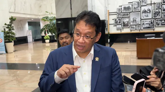Menteri Keuangan (Menkeu) Purbaya Yudhi Sadewa di kantor Kementerian Keuangan