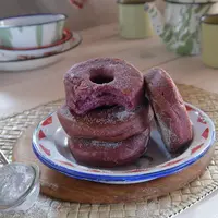 Donat ubi ungu./Copyright&nbsp;shutterstock.com/g/galuhtati