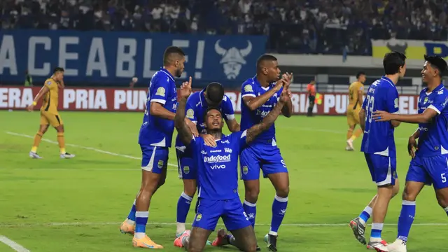 1. Persib Bandung dan Borneo FC Samarinda: Perebutan Puncak yang Ditentukan Head to Head