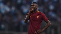 Bek AS Roma, Antonio Rudiger, saat tampil melawan Lazio pada laga semifinal Copa Italia di Stadion Olimpico, Roma, Selasa (4/4/2017). (AFP/Filippo Monteforte) 