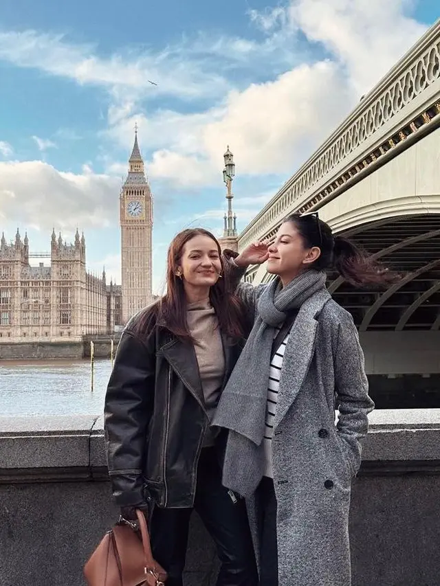 8 Potret Cantik Enzy Storia Liburan Keliling Eropa Bareng Bestie, Gayanya Selalu On Point!