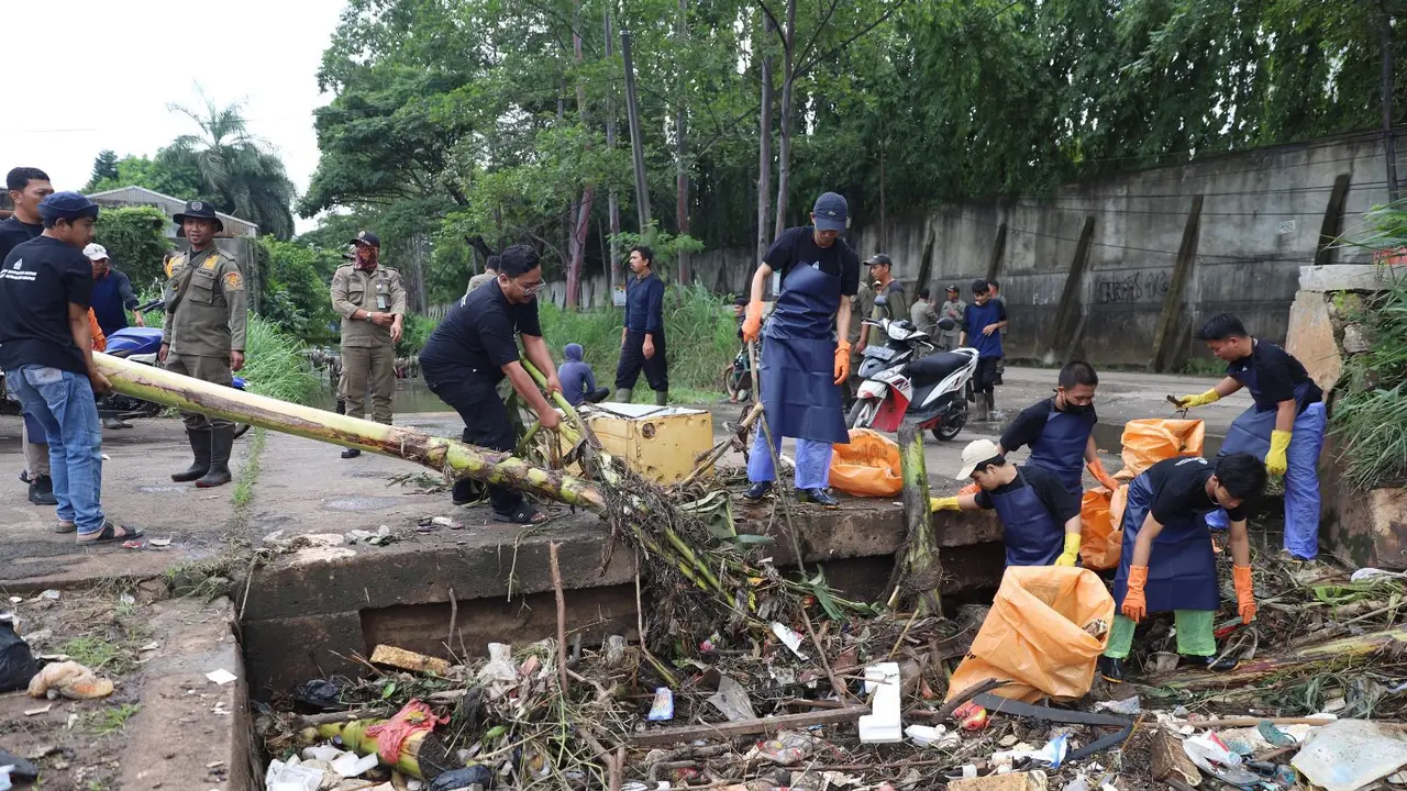 Untuk mencegah titik banjir meluas, Dinas Pekerjaan Umum dan Penataan Ruang (PUPR) Kota Tangerang melakukan sejumlah langkah antisipasi