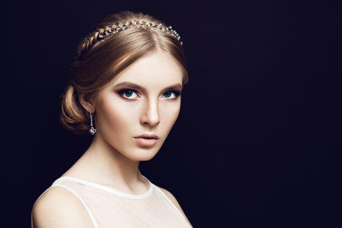 10 Ide Model  Rambut  ala  Putri Kerajaan Eropa untuk Pesta 