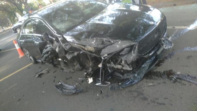 Kecelakaan Mercy Adu Banteng dengan Xpander di Tangsel, Kedua Mobil Ringsek