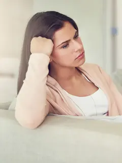 Ilustrasi pasangan yang menghadapi trust issue dalam hubungan. (c)PeopleImages.com/Depositphotos.com