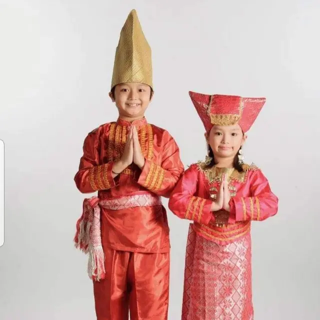 6 Potret Kebersamaan Leon Dozan dan Nabilah Rahman, Kakak Adik Kompak Sedari Kecil