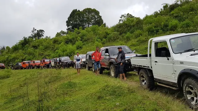 Deretan kendaraan offroad saat survei awal kejuaraan Cikuray Adventure Garut