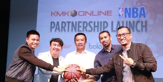 Presenter Augie Fantinus berharap dengan adanya penayangan bola basket Amerika Serikat, NBA di televisi Tanah Air, bisa berdampak positif dengan perkembangan basket di Indonesia. (Adrian Putra/Bintang.com)
