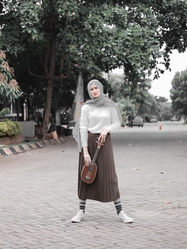 Mantap Berhijab, Ini 6 Potret Nadya Fricella Istri Miqdad Addausy yang Makin Memesona