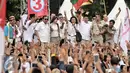 Ketua Umum Partai Gerindra, Prabowo dan pasangan Cagub DKI, Anies-Sandiaga saat kampanye akbar di Lapangan Banteng, Jakarta, Minggu (5/2). Acara ini merupakan bentuk dukungan dari para simpatisan untuk paslon Anies - Sandi. (Liputan6.com/Yoppy Renato)