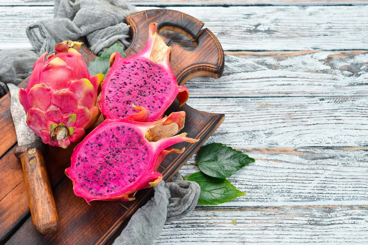 ilustrasi manfaat buah naga/YARUNIV Studio/shutterstock