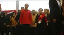 Presiden Joko Widodo didampingi Wapres Jusuf Kalla dan Ketua Umum PDIP, Megawati Soekarnoputri saat menghadiri HUT PDIP ke -45 di Jakarta Convention Center, Rabu (10/1). (Liputan6.com/Angga yuniar)