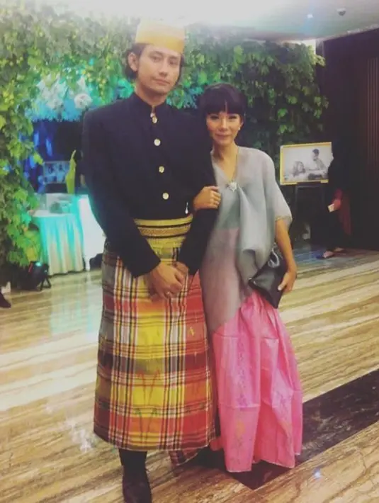 Nama Revaldo mulai dikenal luas setelah membintangi film 30 Hari Mencari Cinta (2003) dan sinetron 'Ada Apa dengan Cinta?' dengan perannya sebagai Rangga. Setelah dua kali terjerat kasus narkotika, Revaldo mengaku tak ingin mengulanginya, dan memutuskan untuk menikah dengan Indah. Sayangnya, kini ia tertangkap ketiga kalinya untuk kasus yang sama. (Liputan6.com/IG/@revaldo.f.s.p)