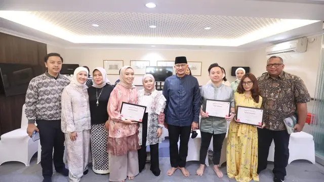 Sandiaga Uno, kembali menjabat sebagai moderator dalam acara Kajian Ekonomi series 10 "Road To Muslimah Creative Day 2023"