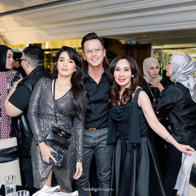 Ussy Sulistiawaty ditemani Andhika Pratama (Instagram/ussypratama)