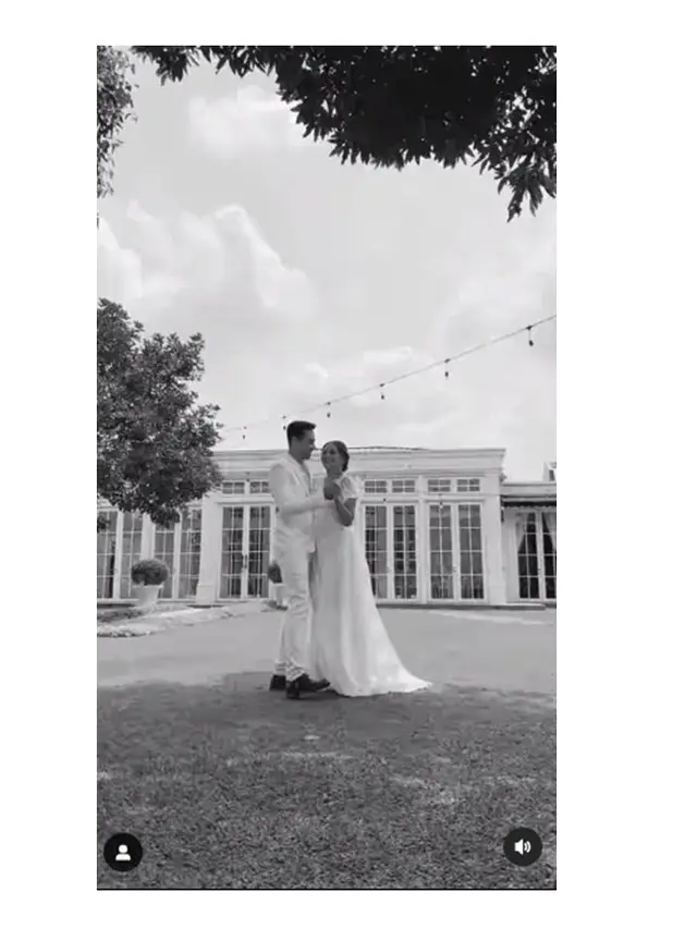 Anniversary ke-15, Ini 7 Potret Darius Sinathrya dan Donna Agnesia Pakai Baju Pernikahan