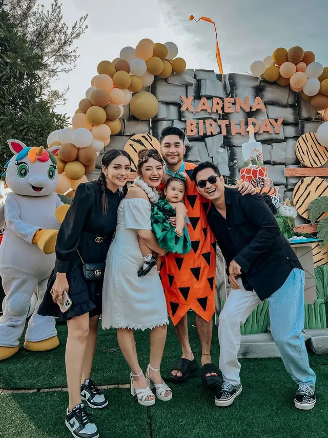 Xarena anak Siti Badriah dan Krisjiana Baharudin rayakan ultah pertama (Foto: IG dafinajamasir)