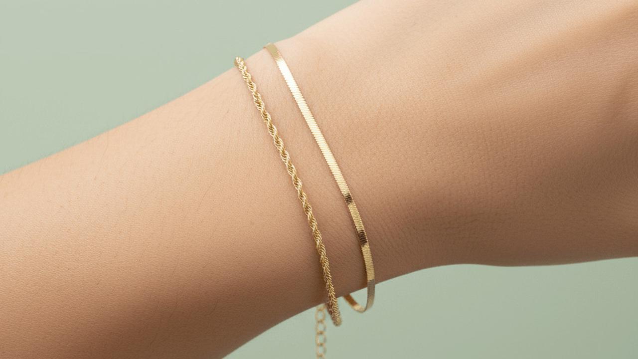 Gelang Emas Desain Layer Dua Tingkat dengan Kombinasi Rantai Berbeda by Gemini