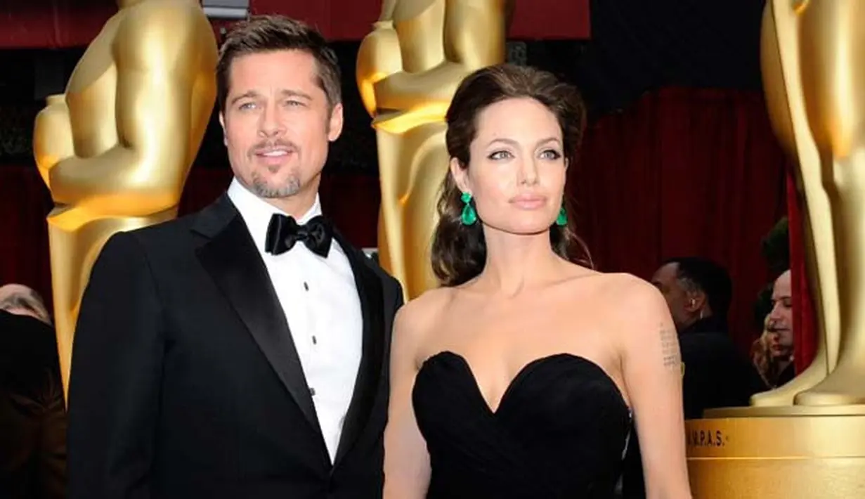 Kabar perceraian Angelina Jolie dan Brad Pitt belum luput dari perhatian publik. Pasalnya hingga kini belum juga ada keputusan akhri dari perceraian mereka, apakah tetap bercerai atau kembali rujuk? (AFP/Kevork Djansezian)