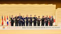 Presiden Joko Widodo atau Jokowi melanjutkan kegiatan kunjungan kerja di Tokyo, Jepang, dengan menghadiri Konferensi Tingkat Tinggi (KTT) Perayaan 50 Tahun Hubungan Persahabatan dan Kerja Sama ASEAN-Jepang, Minggu (17/12/2023). (Foto:&nbsp;Laily Rachev - Biro Pers Sekretariat Presiden)